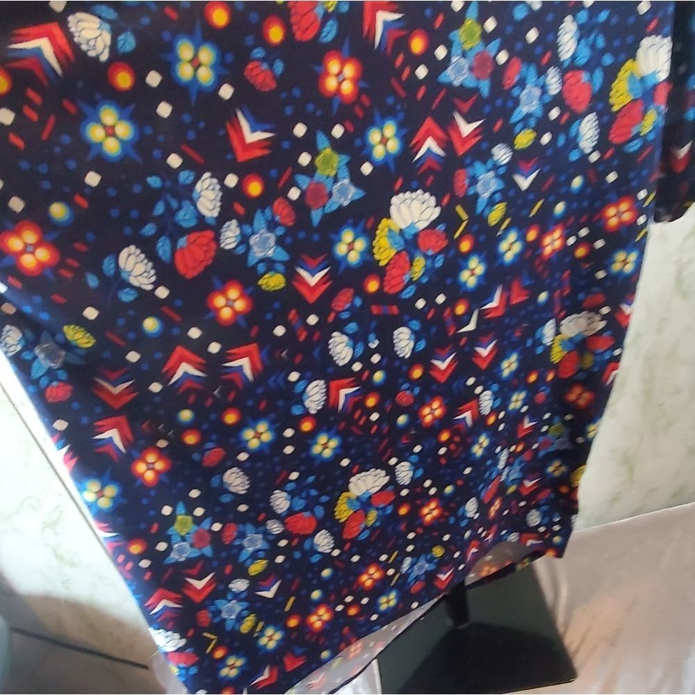 LuLaRoe Top - Picture 5 of 8